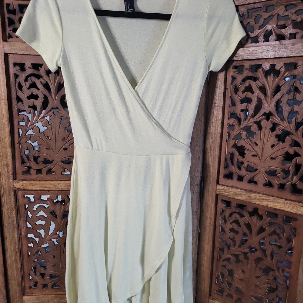 Forever 21 Pretty Wrap Dress in Light Yellow